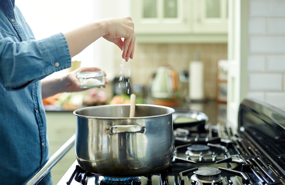 Manger trop de sel : quels sont les effets sur la santé ?